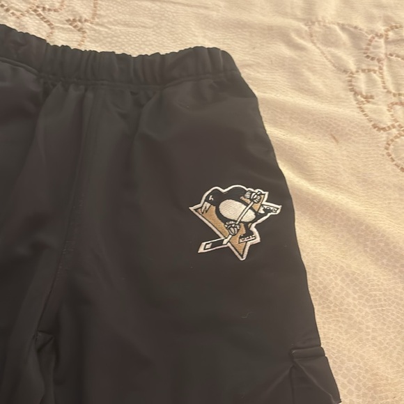Kids Pittsburgh Penguins black Reebok track pants size 7 elastic waist - Picture 2 of 9